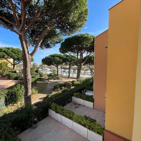 L'escapade Marine אגדה